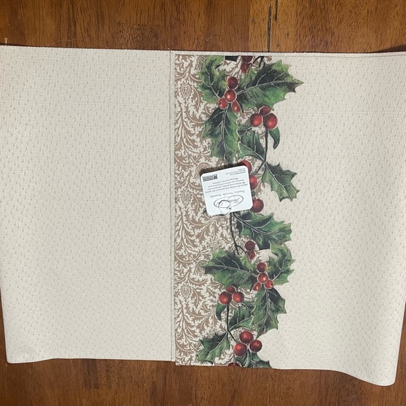 Heritage Lace brand Table Runner Vintage Holly - Picture 6 of 6